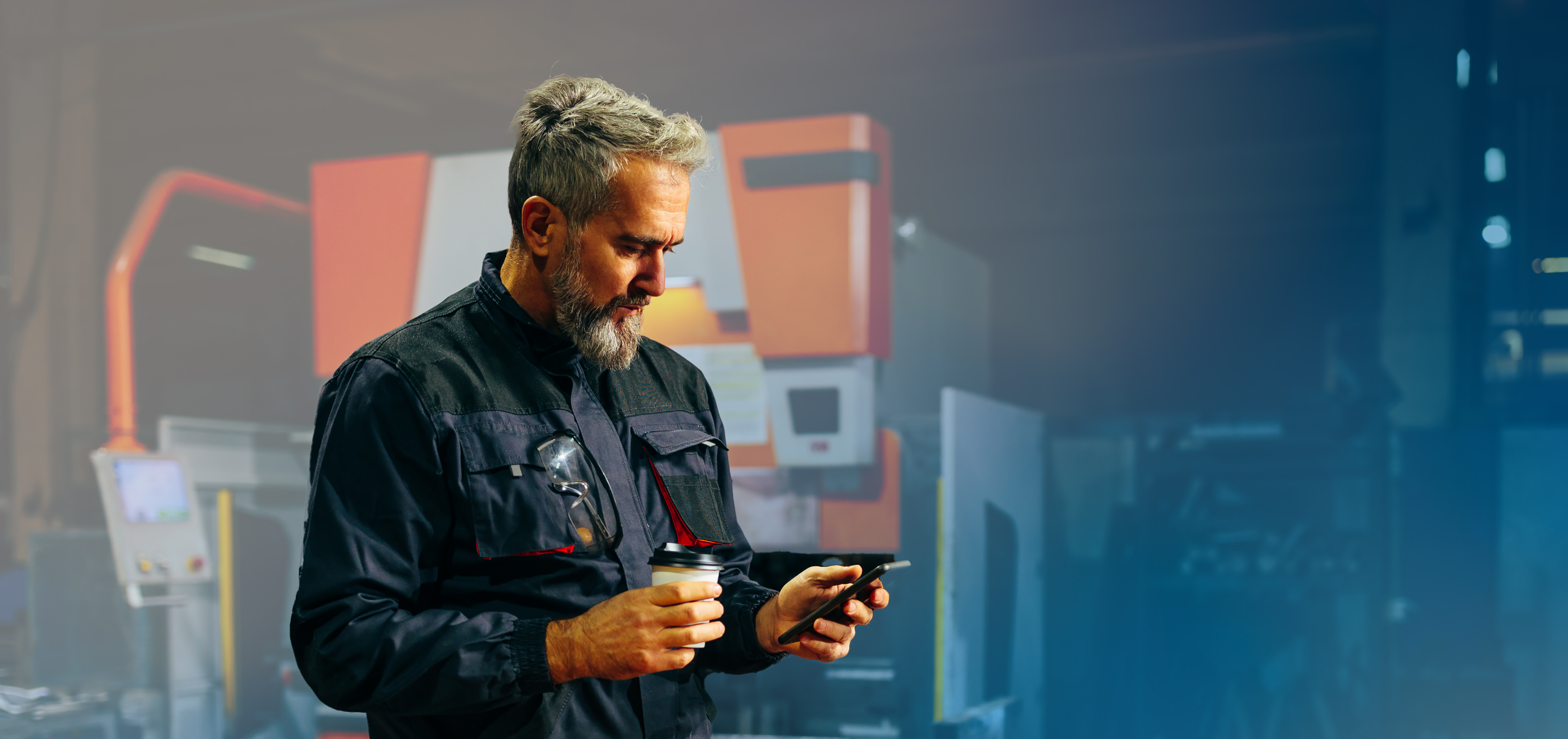 Man uses FDVweb on mobile in the workplace